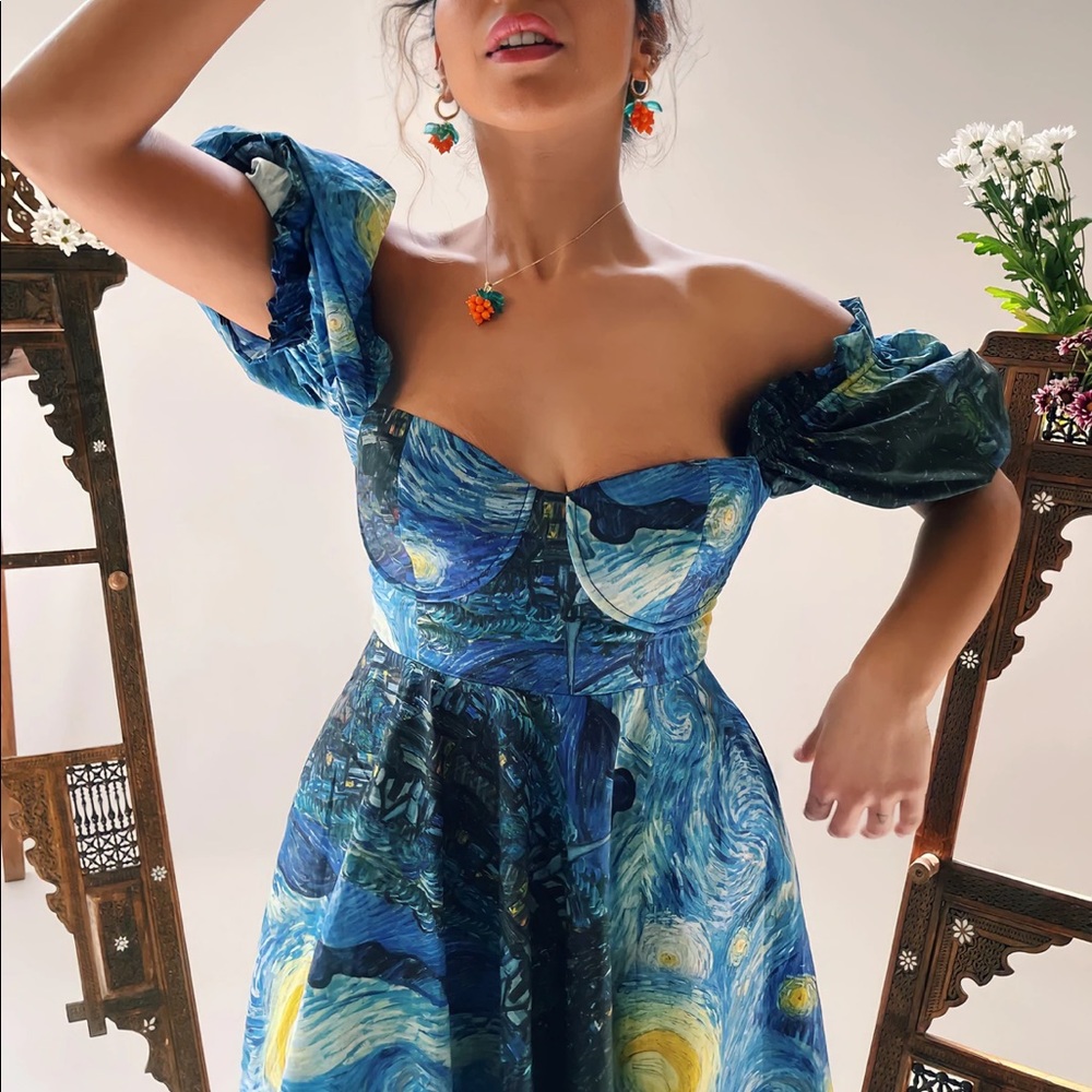 Selkie starry Night Tea rose in Medium